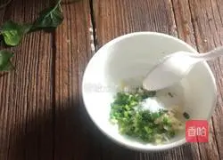 Illustration of how to make purslane and bitter melon mound 4