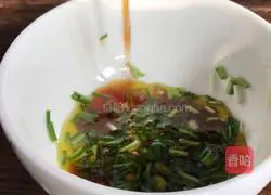 Illustration of how to mix chopped peppers with radish sprouts 5