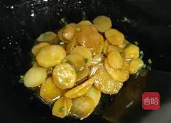 Illustration of braised potatoes in oyster sauce 8