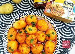 The gorgeous transformation of small potatoes.Illustration of how to make fish-flavored small potatoes 14