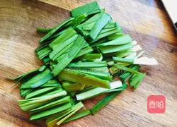 Illustration of how to mix mung bean sprouts with dried shreds 2