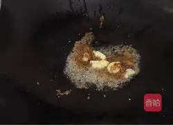 Illustration of how to make fried lettuce with garlic sauce 5