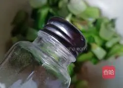 Illustration of how to stir-fry rapeseed with olive oil 7