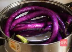 Illustration of how to make eggplant with minced garlic 1