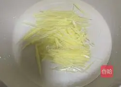 Illustration of how to make cold konjac and cucumber 4