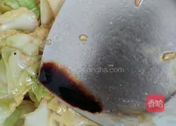 Illustration of how to make hand-shredded cabbage 6