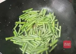 Illustration of how to make fried beans with perilla 6