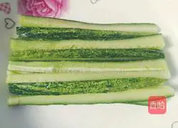 Illustration of how to make cold cucumber strips 2