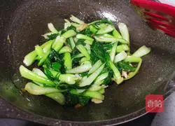 Illustration of how to stir-fry green vegetables 9