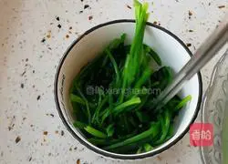 Illustration of how to make sesame spinach 2