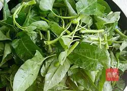 Illustration of how to make stir-fried water spinach 2