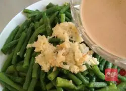 Illustration of how to make long beans with sesame sauce 8