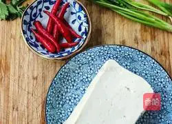 Illustration of how to make dipping tofu in sauce 1