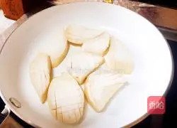 Illustration of braised king oyster mushrooms in sauce 5