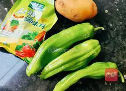 Illustration of how to make green pepper and potato shreds 1