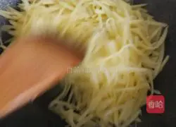 Illustration of how to make potato shreds 3