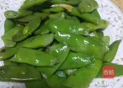 Illustration of how to fry garlic beans 4