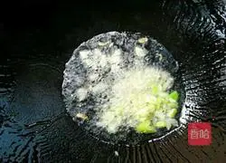 Illustration of how to stir-fry broccoli with mushrooms 7