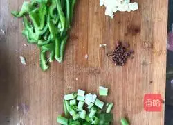 Illustration of how to make stir-fried bean sprouts 2