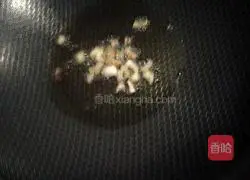 Illustration of how to stir-fry mushrooms with celery 4