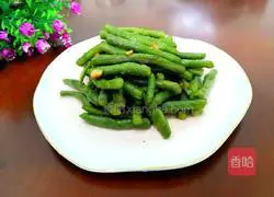 Illustration of how to make garlic green beans 13