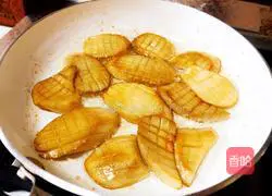 Illustration of braised king oyster mushrooms in sauce 6