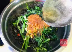 Illustration of how to make cold fern root powder 6