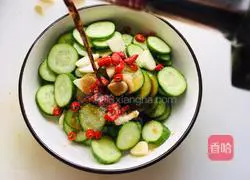 Illustration of how to make garlic slices and milk melon 8