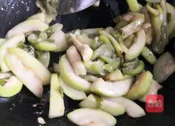 Illustration of spicy stir-fried loofah and gourd 5