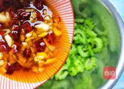 Illustration of how to make cold bitter melon 13