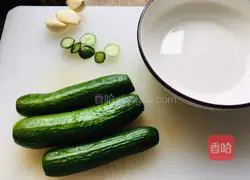 Illustration of how to make garlic slices and milk melon 1