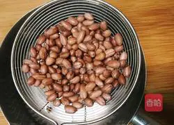 Illustration of how to mix celery and flower kernels 8