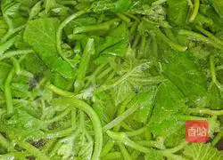 Illustration of how to make fried pumpkin tips with sliced meat 4