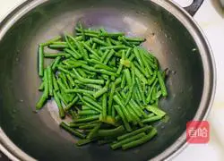 Illustration of how to make sweet and sour cowpeas 5