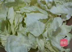 Illustration of how to make hand-shred cabbage 2