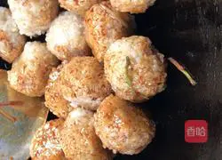 Coir raincoat balls - Illustrations of how to make family reunion and happiness 15