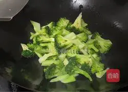 Illustration of how to stir-fry broccoli 6
