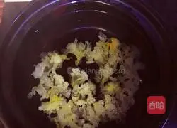 Illustration of how to make Tremella and Snow Pear Soup 4