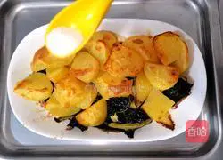 Illustration of how to make roasted potatoes with olive oil 7