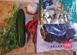 Illustration of how to make cold fungus and cucumber 1