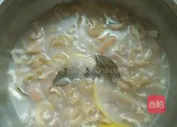 Illustration of how to make two-color meat jelly 5