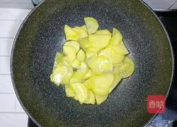 Illustration of how to make green pepper and potato slices 9