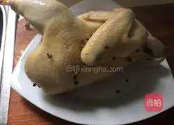 Illustration of how to make shredded chicken 4