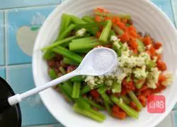 Illustration of how to stir-fry peanuts 15