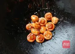 Illustration of how to make tomato sauce mushrooms 5