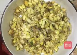 Illustration of how to stir-fry soybean sprouts 3