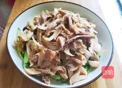 Illustration of how to shred chicken legs 5