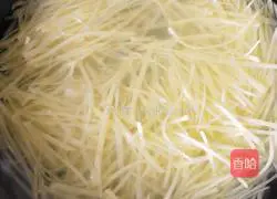 Illustration of how to make spicy and sour potato shreds 3