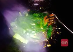 Illustration of how to make black bean sauce, dace and lettuce 10