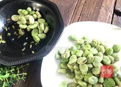 Illustration of how to chop pepper broad beans 2